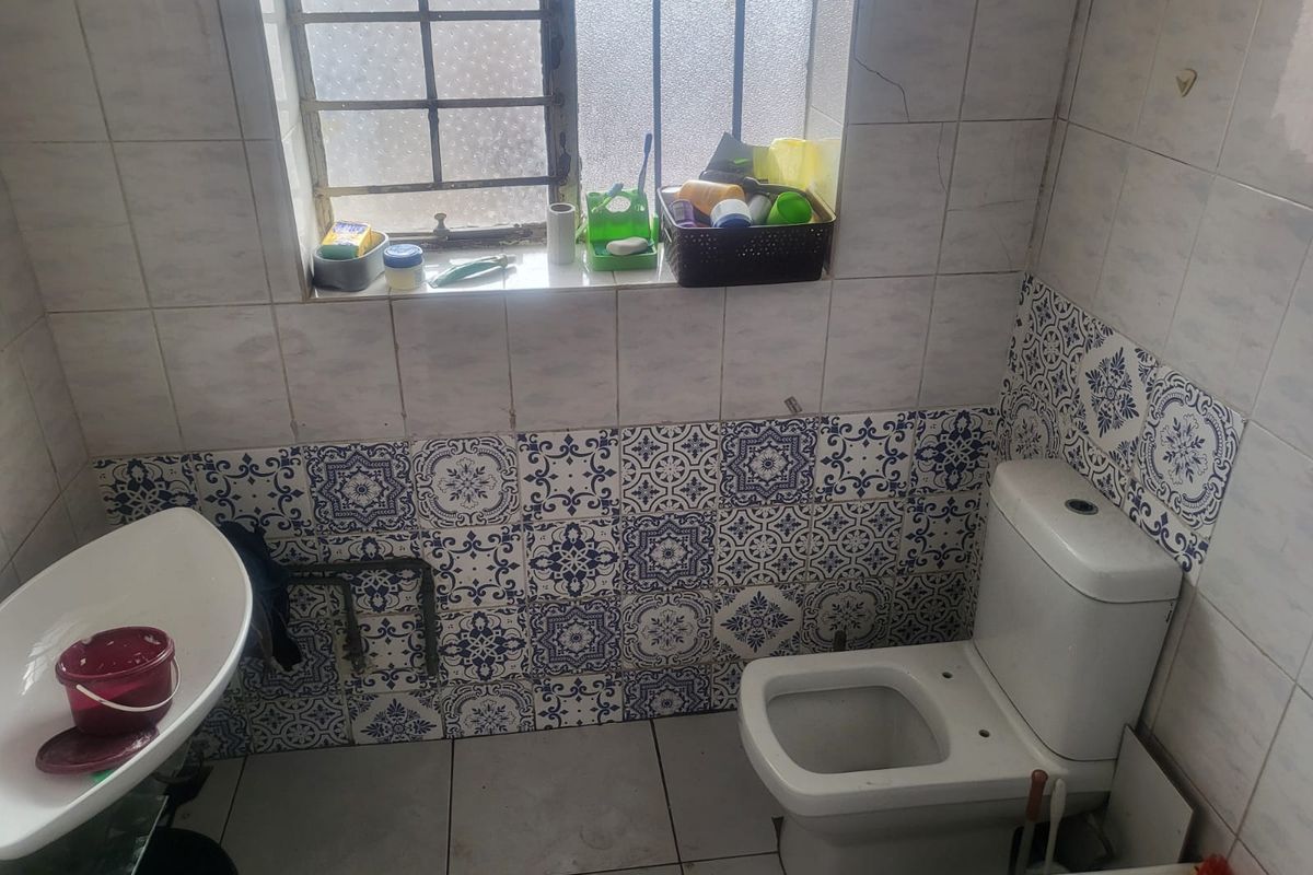 Tired of Renting? Own Your Own 2-Bedroom Apartment in Turffontein - Photo 4
