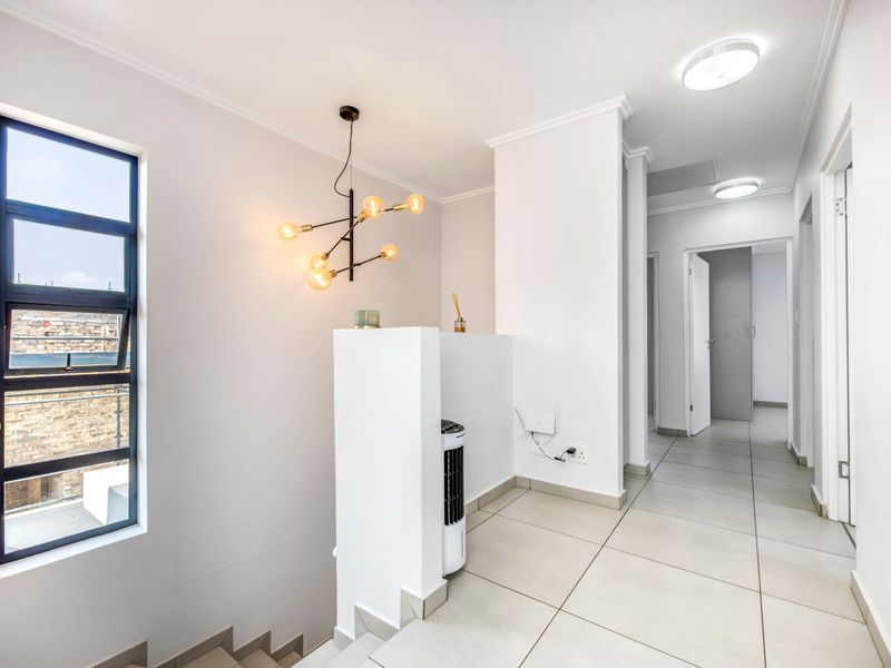 Spacious 4-Bedroom Townhouse in Sought-After Sagewood, Broadacres - Photo 4