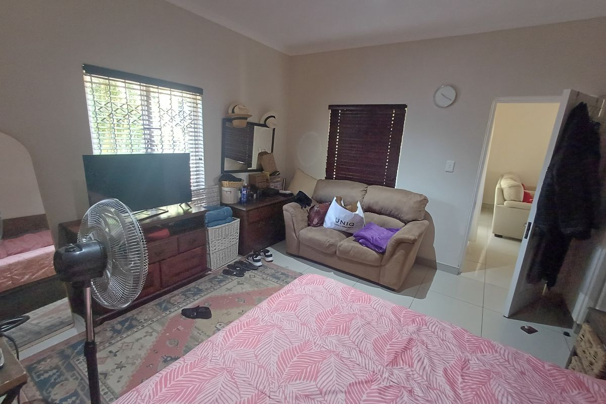 Mount Edgecombe - 3 Bedroom 2 Bathroom ground floor apartment - Photo 4