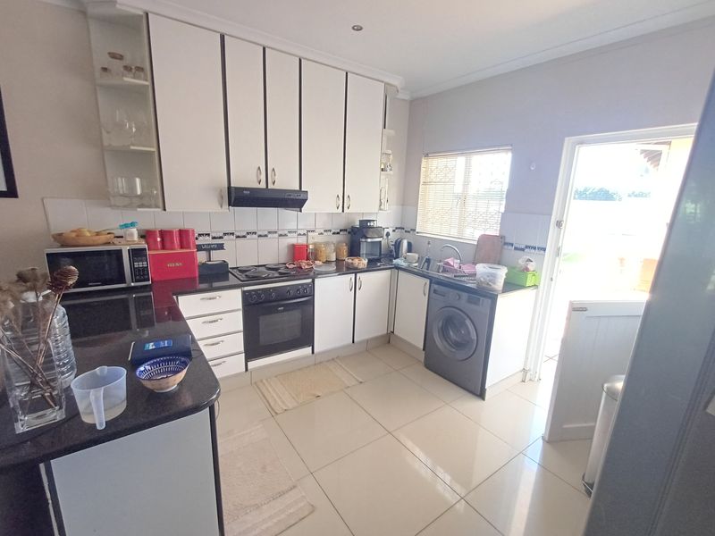 Mount Edgecombe - 3 Bedroom 2 Bathroom ground floor apartment - Photo 8