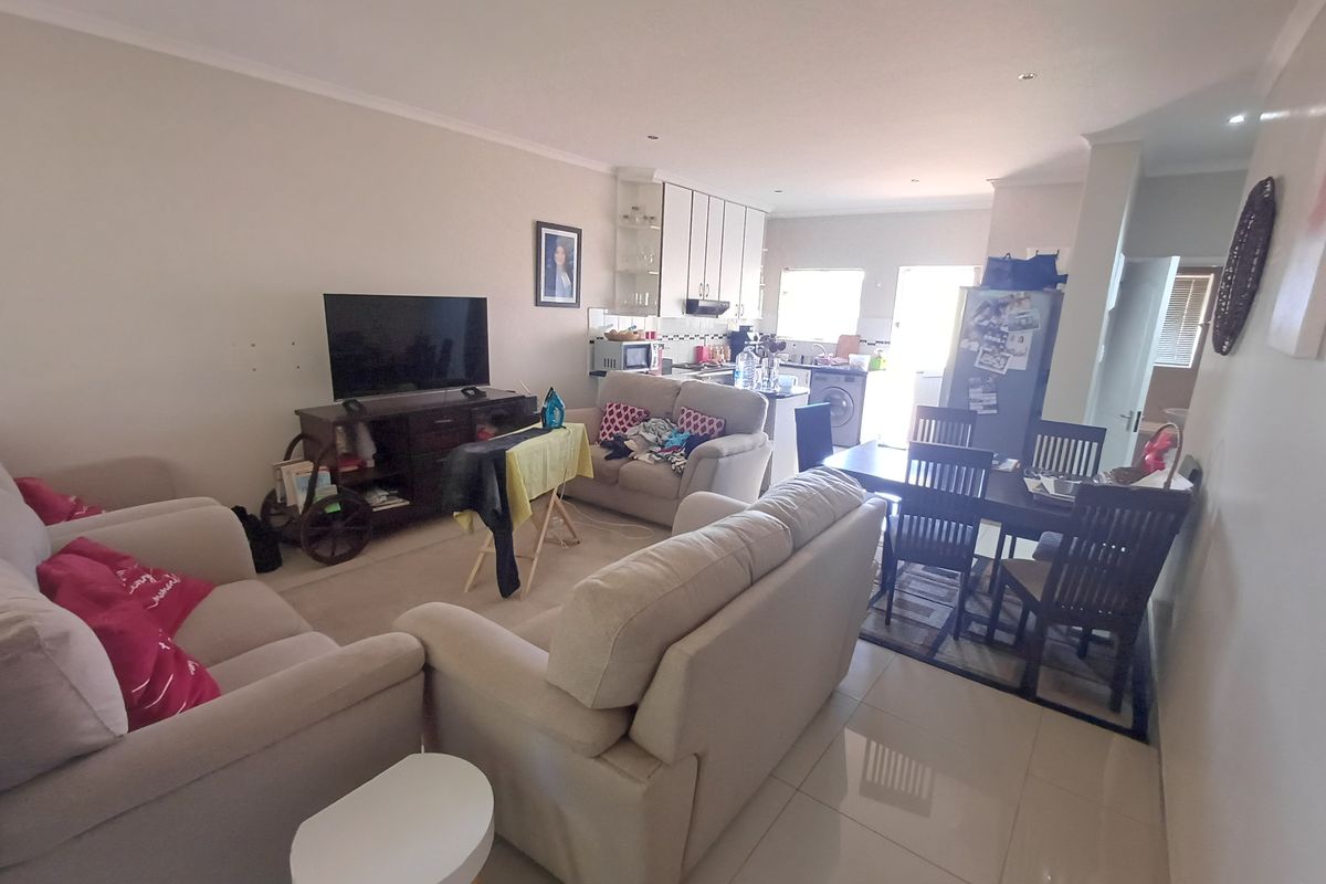Mount Edgecombe - 3 Bedroom 2 Bathroom ground floor apartment - Photo 3