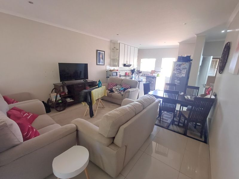Mount Edgecombe - 3 Bedroom 2 Bathroom ground floor apartment - Photo 3