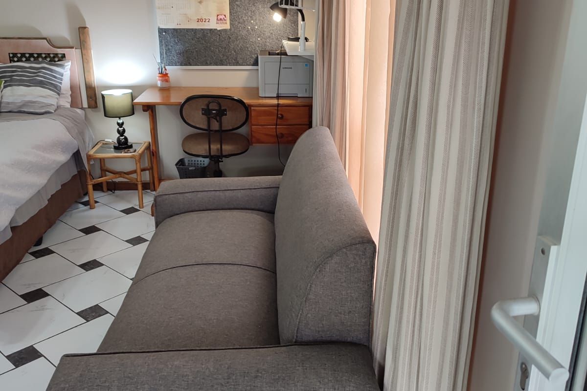 Bachelor Flatlet/cottage to let in Scottsville (fully furnished) - Photo 3