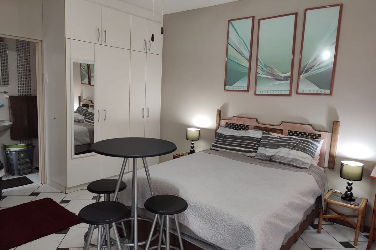 Bachelor Flatlet/cottage to let in Scottsville (fully furnished) - Photo 5