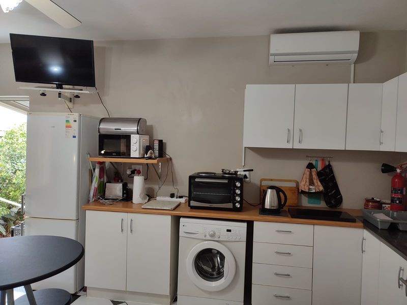 Bachelor Flatlet/cottage to let in Scottsville (fully furnished) - Photo 1