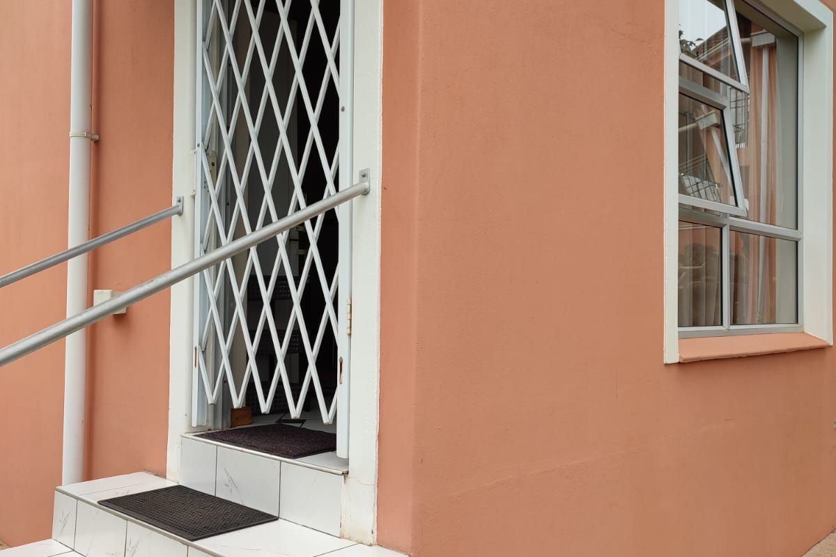 Bachelor Flatlet/cottage to let in Scottsville (fully furnished) - Photo 2