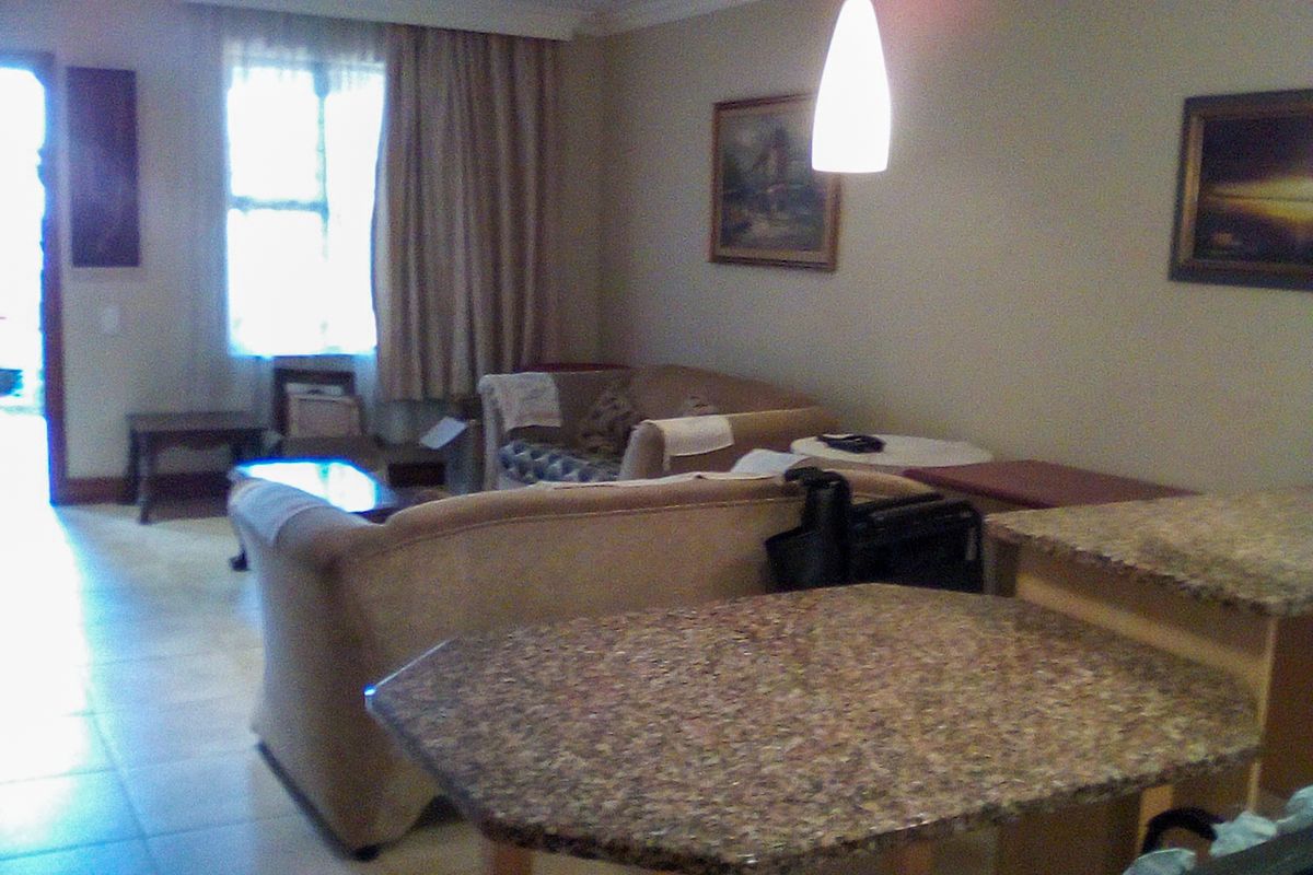 2-Bedroom townhouse in retirement village - Newlands - Photo 3