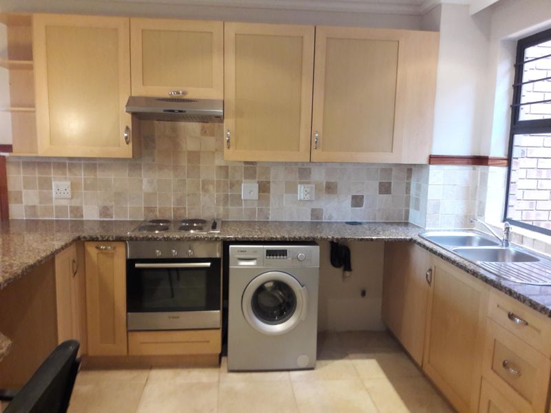 2-Bedroom townhouse in retirement village - Newlands - Photo 5