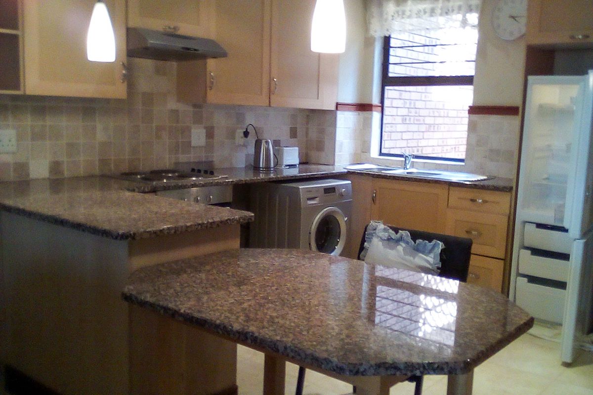2-Bedroom townhouse in retirement village - Newlands - Photo 2