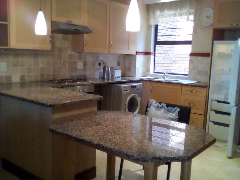 2-Bedroom townhouse in retirement village - Newlands - Photo 2