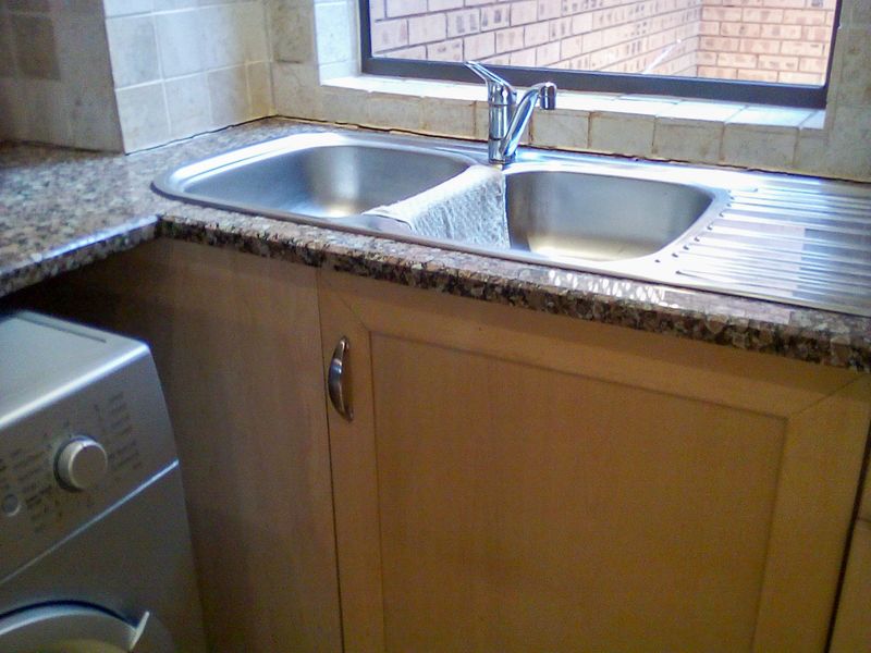 2-Bedroom townhouse in retirement village - Newlands - Photo 6