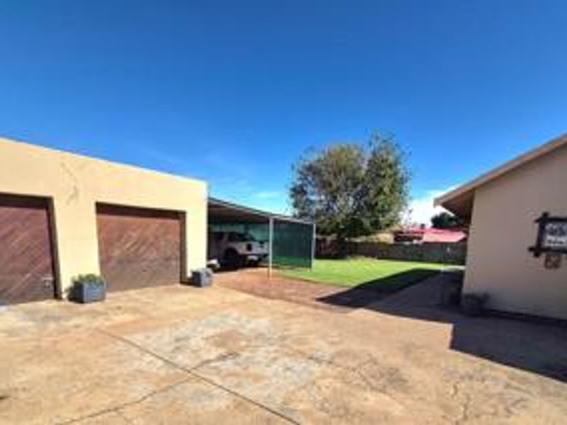 Gem close to Schools - Photo 2