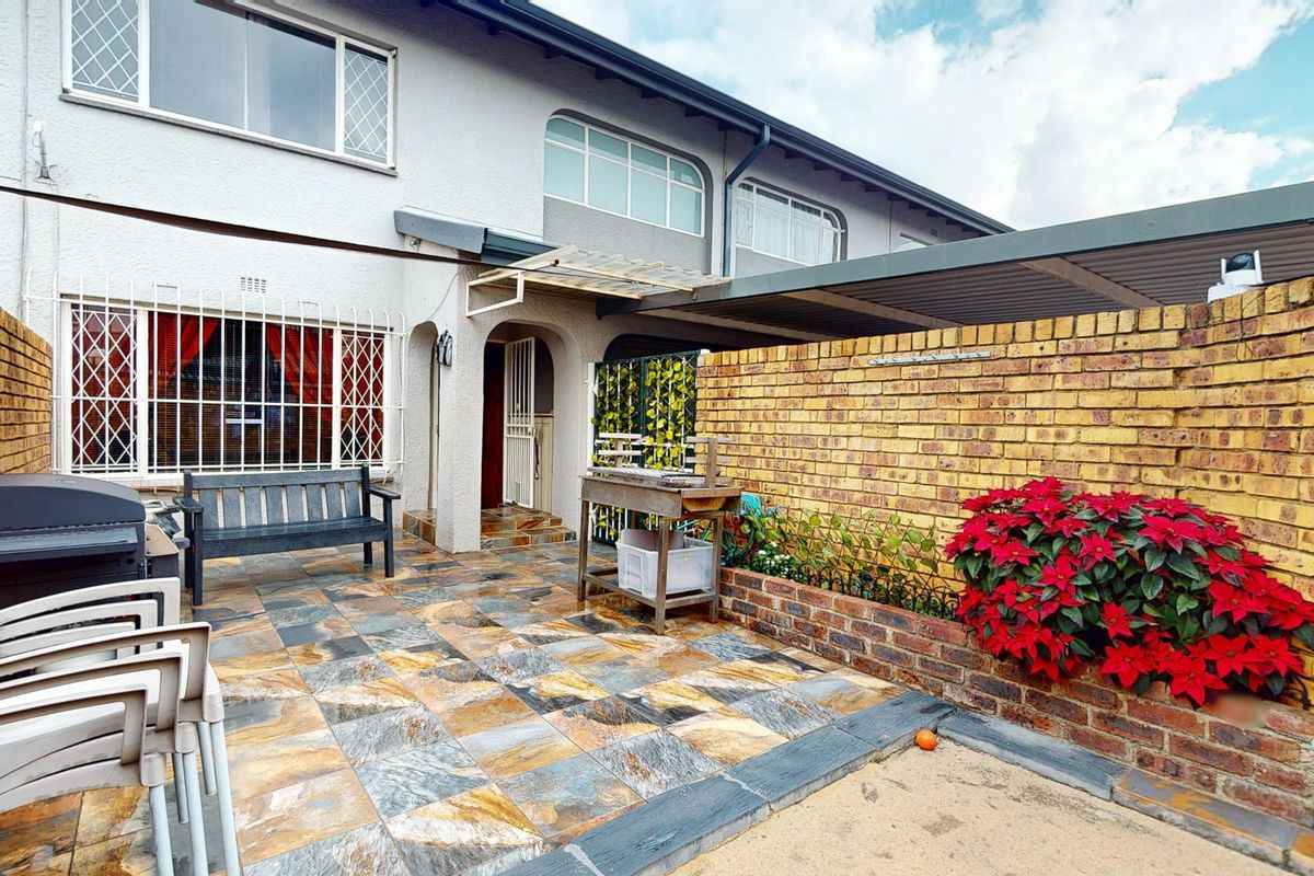 Secure Stylish Living With Exceptional Value - Photo 4