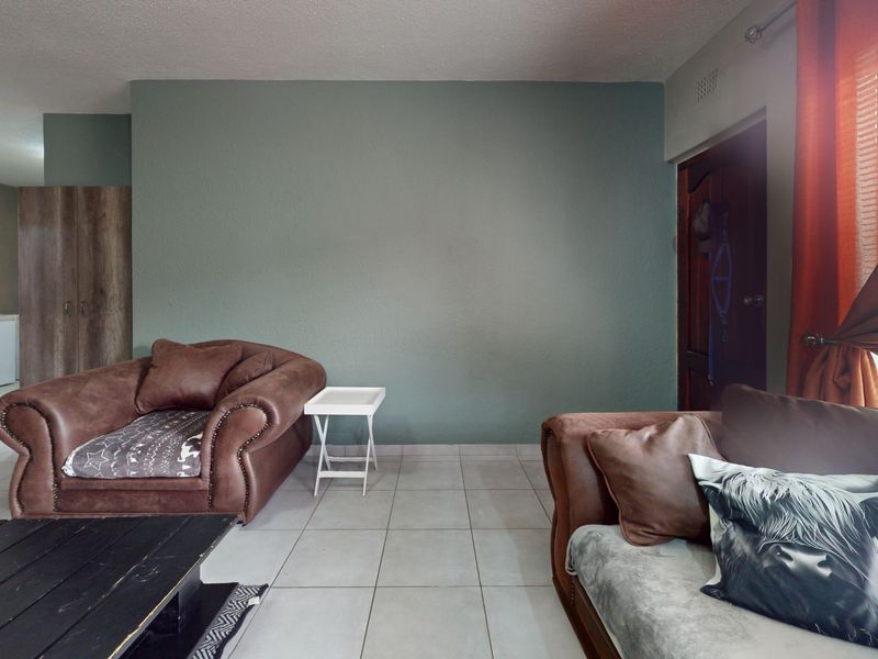 Secure Stylish Living With Exceptional Value - Photo 7