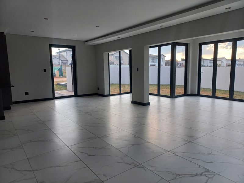 Brand new! Contemporary home in Du Vin Estate - Photo 8