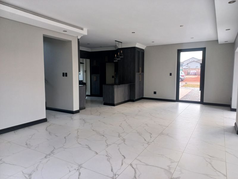 Brand new! Contemporary home in Du Vin Estate - Photo 7