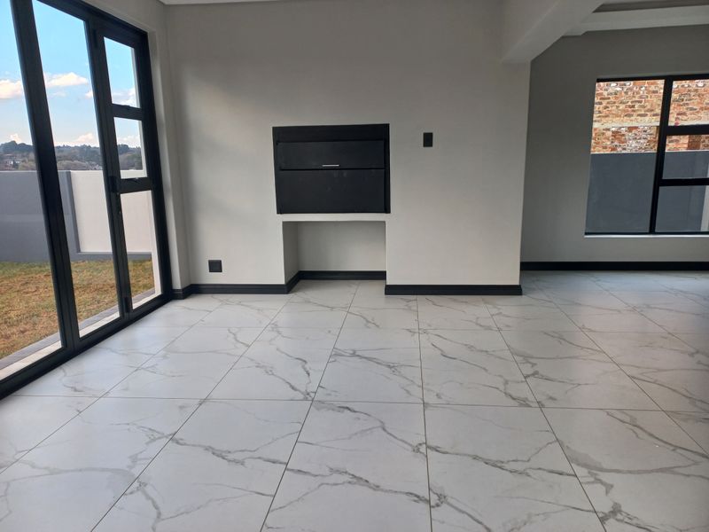Brand new! Contemporary home in Du Vin Estate - Photo 6