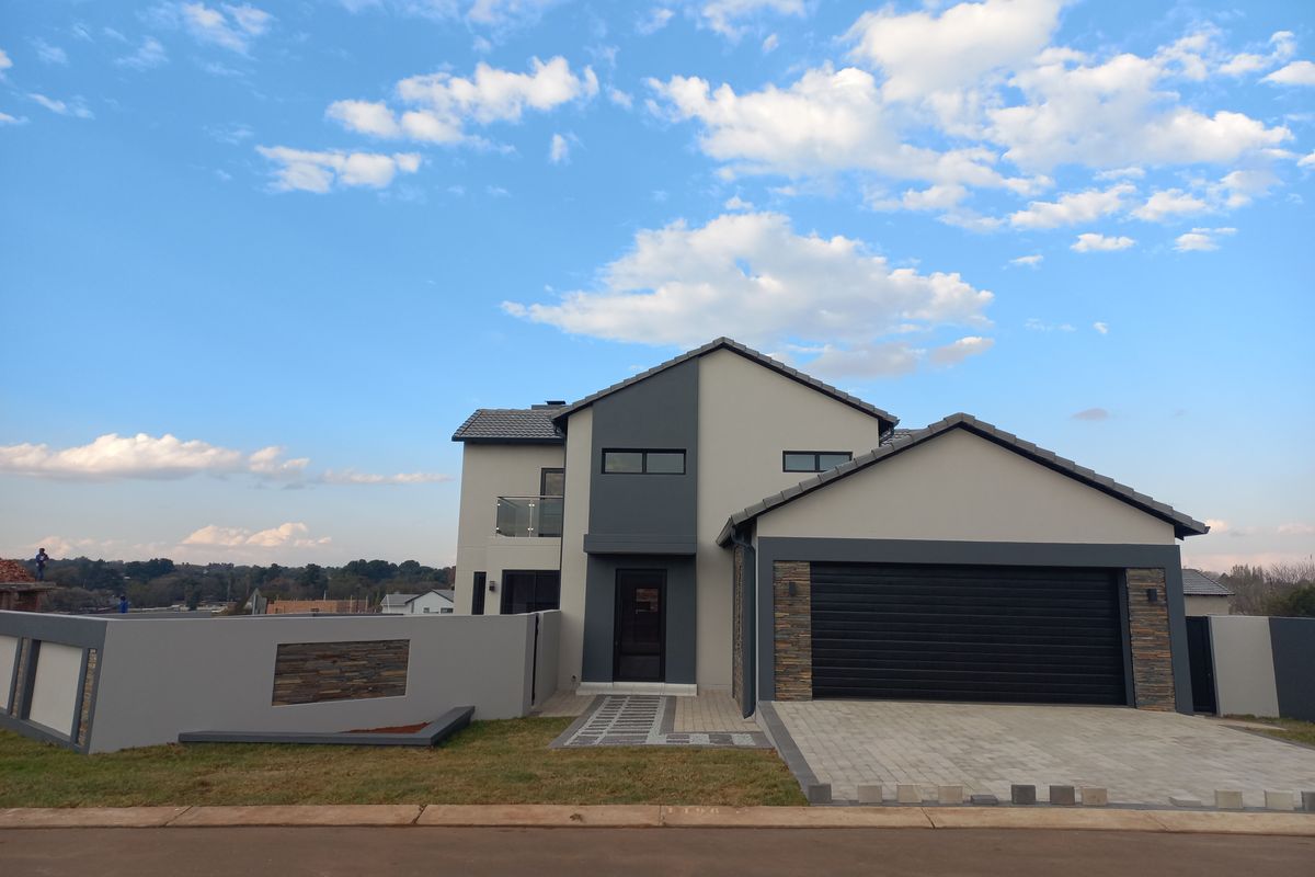 Brand new! Contemporary home in Du Vin Estate - Photo 2