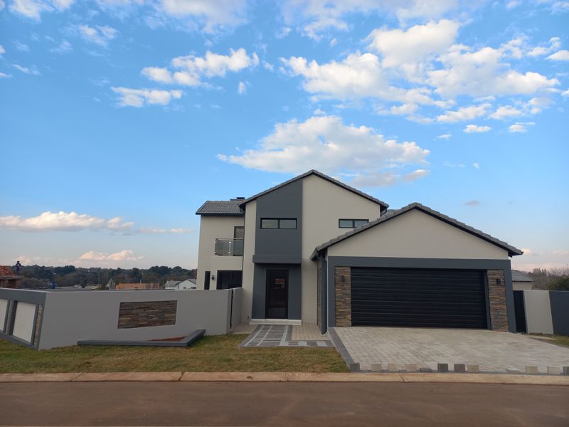 Brand new! Contemporary home in Du Vin Estate - Photo 2