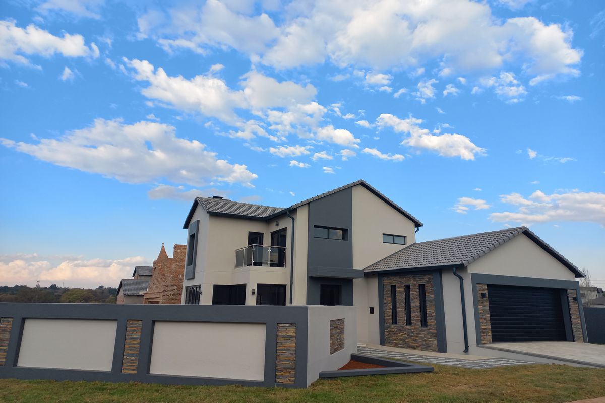 Brand new! Contemporary home in Du Vin Estate - Photo 3