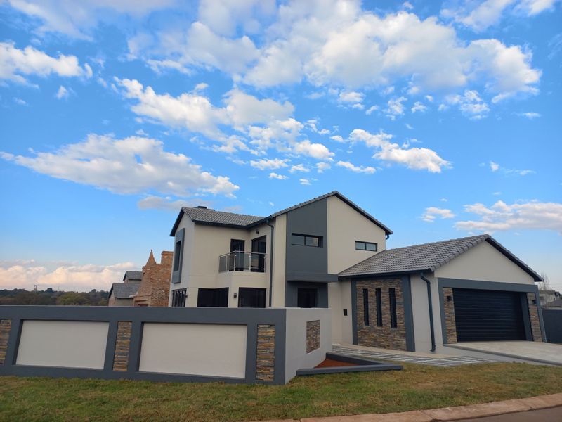 Brand new! Contemporary home in Du Vin Estate - Photo 3