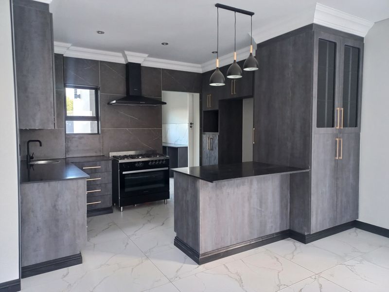 Brand new! Contemporary home in Du Vin Estate - Photo 9