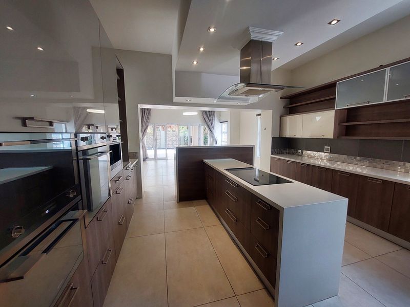 BARGAIN Luxurious Modern Secure family home - Photo 8