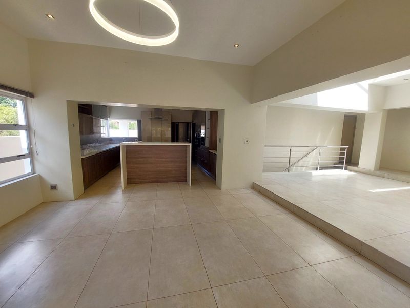 BARGAIN Luxurious Modern Secure family home - Photo 7