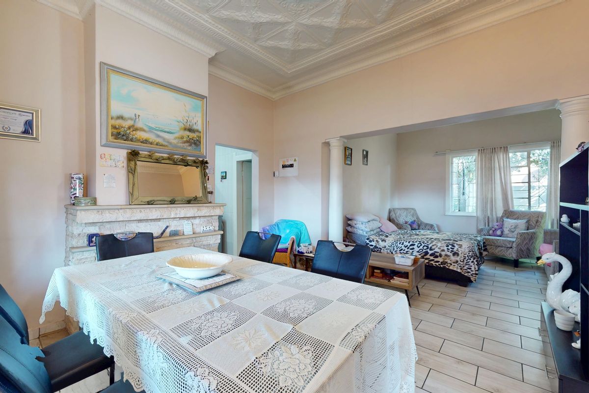 Charming family home with income generating flatlet. - Photo 5