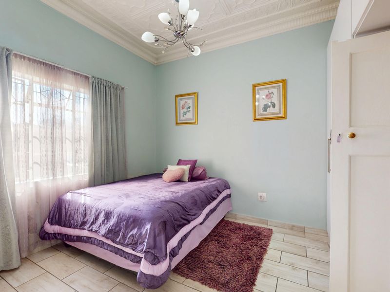 Charming family home with income generating flatlet. - Photo 10