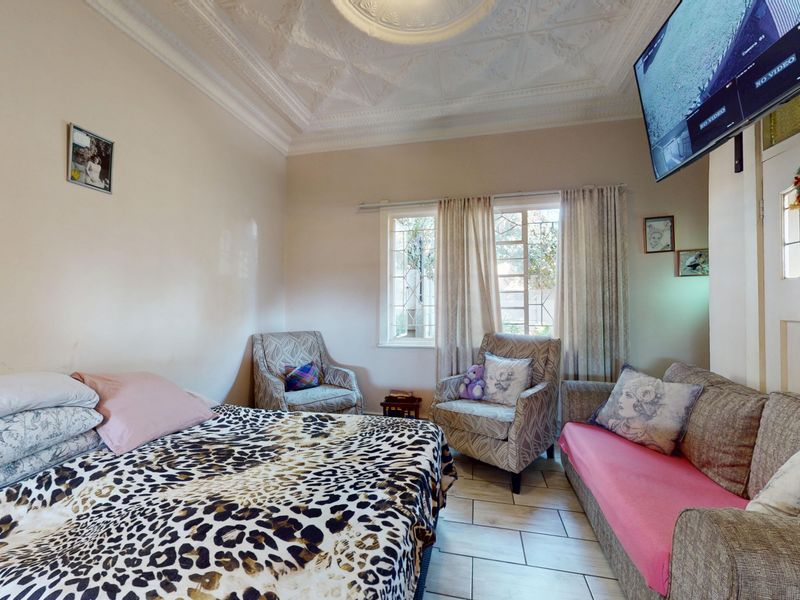 Charming family home with income generating flatlet. - Photo 8