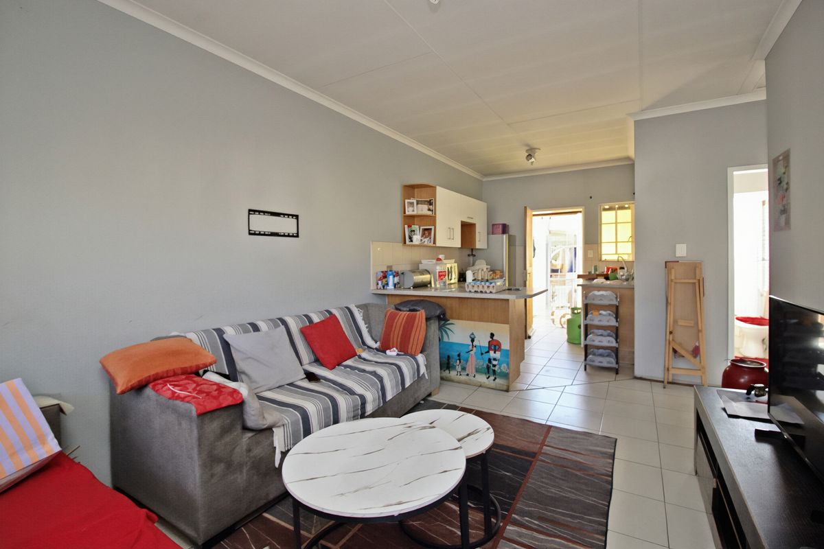 2 Bedroom First Floor Apartment with Balcony and Covered Parking for Sale in Graceland Estate - Photo 2