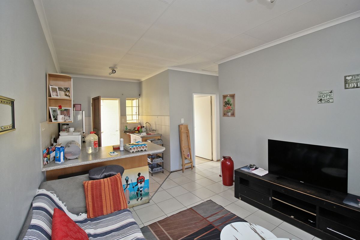 2 Bedroom First Floor Apartment with Balcony and Covered Parking for Sale in Graceland Estate - Photo 3