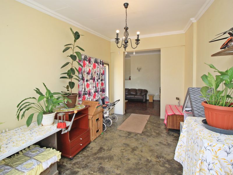 3 Bedroom Family Home with Scenic Views, Flatlet and Double Garage for Sale in Sunnyridge - Photo 8