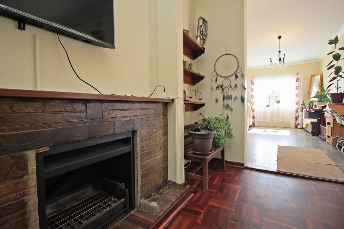 3 Bedroom Family Home with Scenic Views, Flatlet and Double Garage for Sale in Sunnyridge - Photo 3