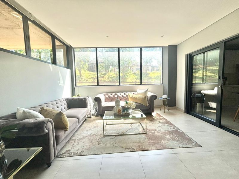 Sunny 2 bedroom corner apartment - pet friendly - Photo 1