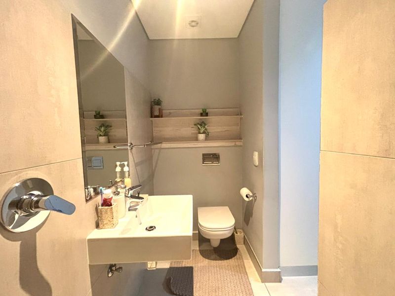Sunny 2 bedroom corner apartment - pet friendly - Photo 10