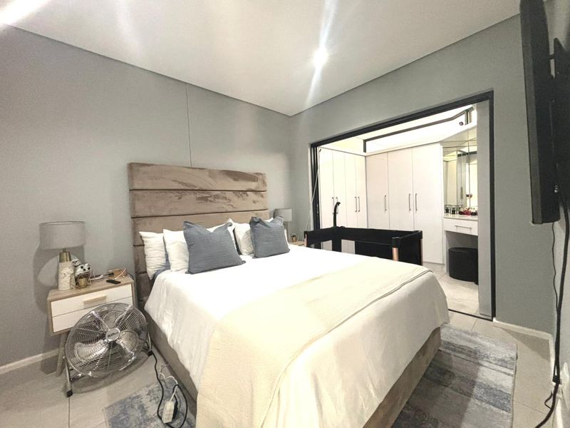 Sunny 2 bedroom corner apartment - pet friendly - Photo 9