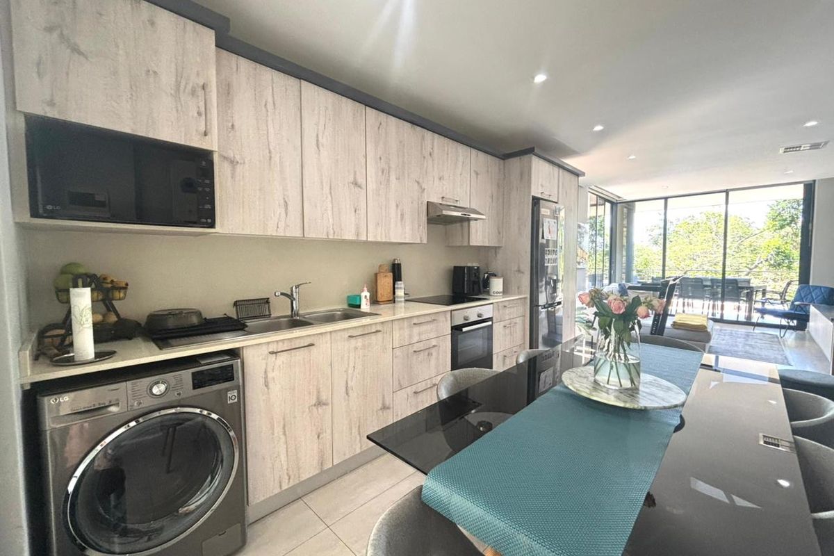 Sunny 2 bedroom corner apartment - pet friendly - Photo 4