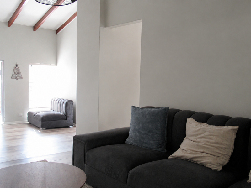3 bedrooms, 2 bathrooms and 1 garage - Photo 8