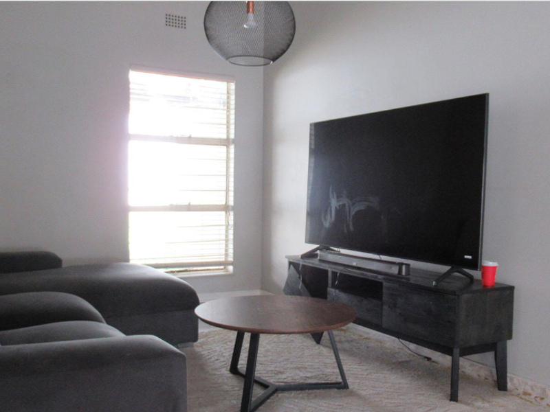 3 bedrooms, 2 bathrooms and 1 garage - Photo 6