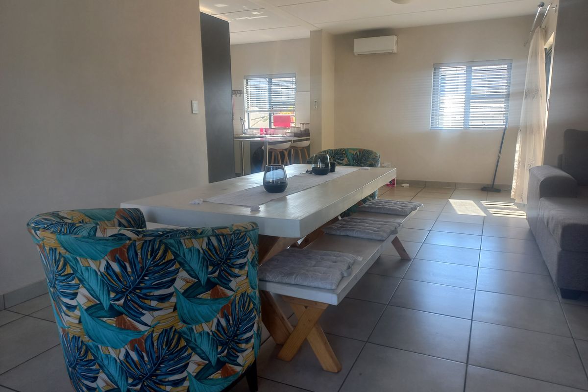 Upmarket three bedroom townhouse - Photo 3