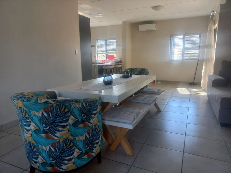 Upmarket three bedroom townhouse - Photo 3