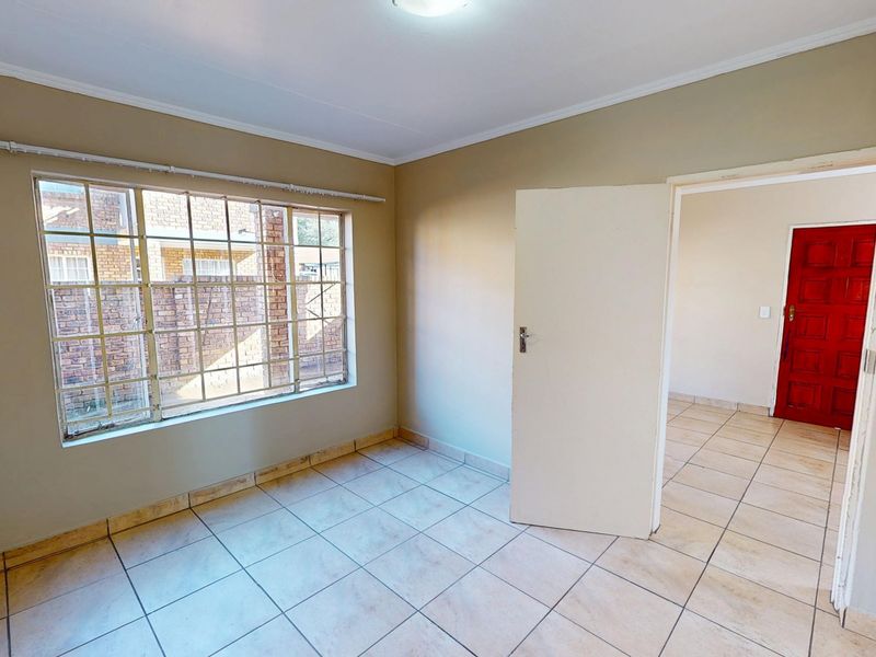 One bedroom townhouse for sale in Andeon Pretoria West - Photo 2