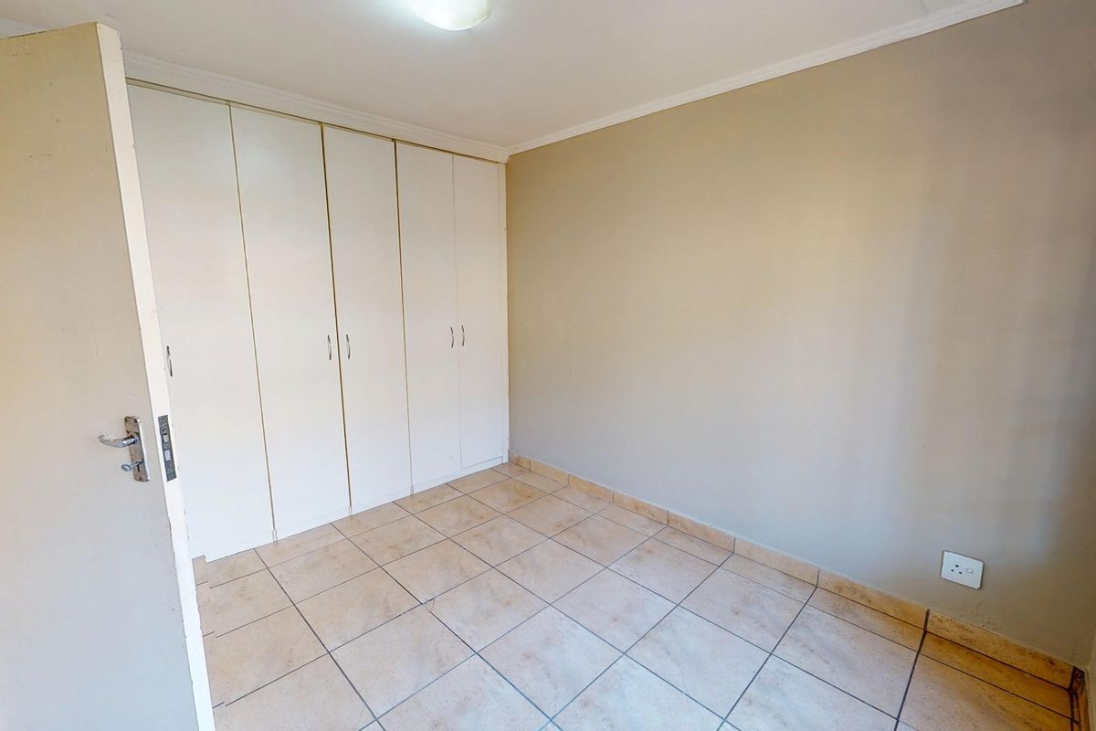 One bedroom townhouse for sale in Andeon Pretoria West - Photo 3