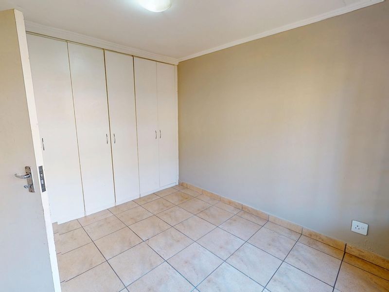 One bedroom townhouse for sale in Andeon Pretoria West - Photo 3