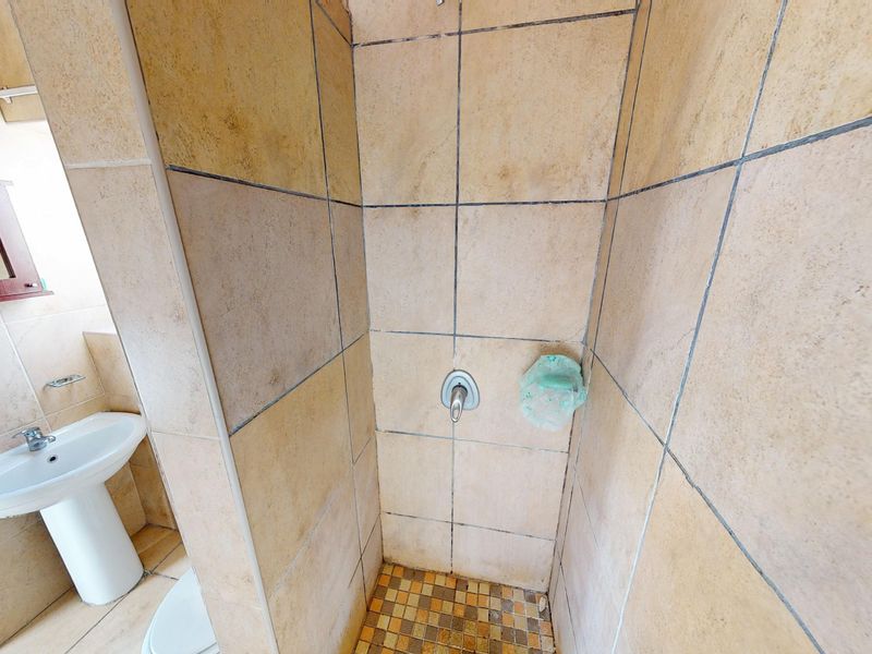 One bedroom townhouse for sale in Andeon Pretoria West - Photo 10