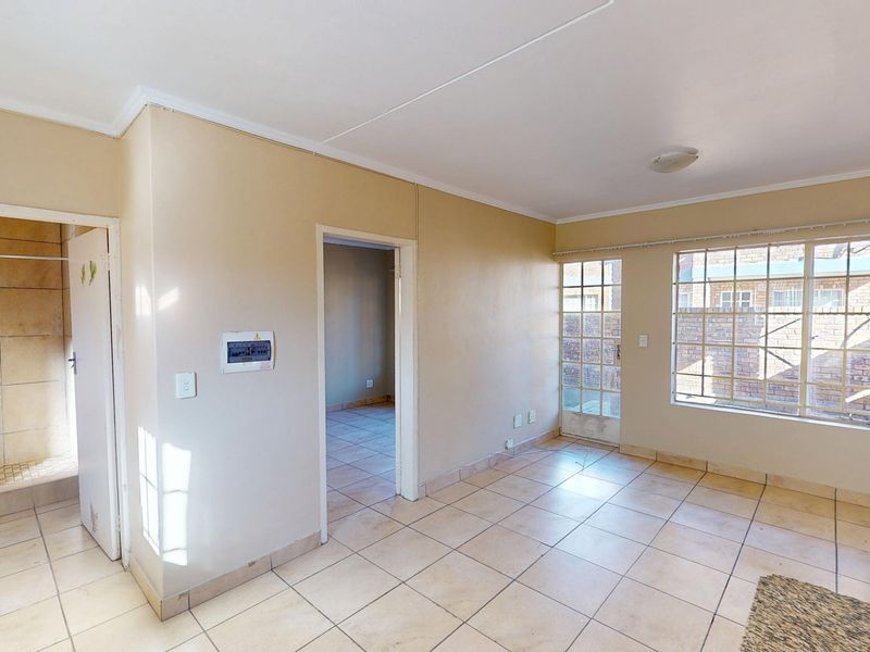 One bedroom townhouse for sale in Andeon Pretoria West - Photo 7