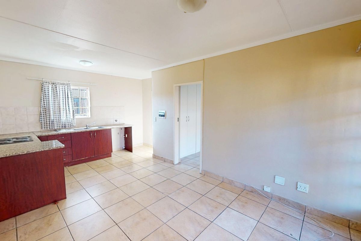 One bedroom townhouse for sale in Andeon Pretoria West - Photo 4