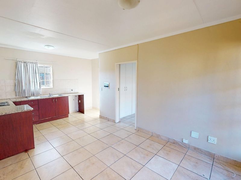 One bedroom townhouse for sale in Andeon Pretoria West - Photo 4